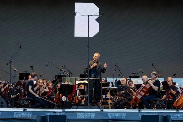 Music: Beethoven Orchestra at the Classical Music Picnic on the artificial turf in Bonn
