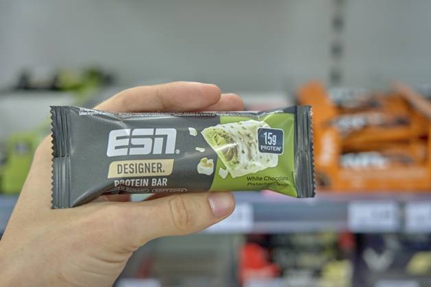 Fitness brand ESN: plastic particles found in protein bars – archive images