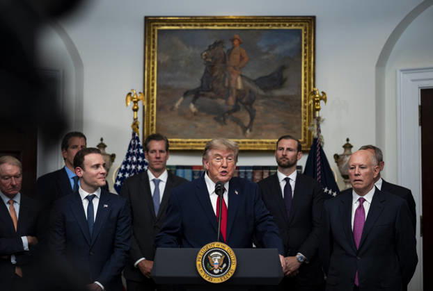 USA, Donald Trump spricht bei einem Treffen mit führenden Vertretern der Technologiebranche in Washington DC