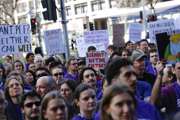 Australien, Beschäftigte aus dem Gesundheitswesen protestieren in Melbourne