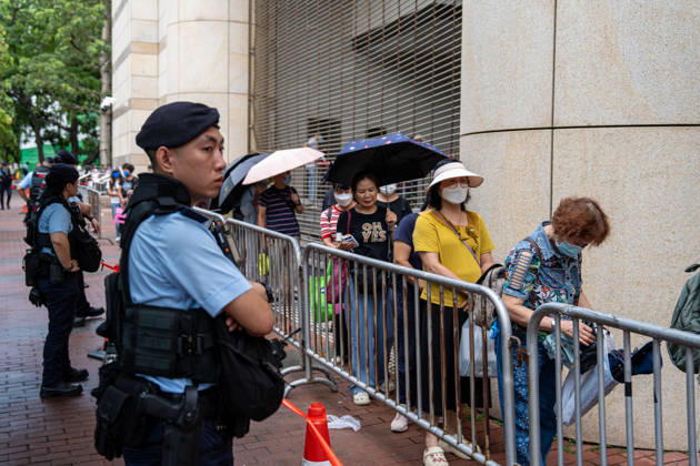 Hongkong, Polizei sichert Gericht vor Urteil gegen Tiananmen-Mahnwachen-Organisatoren