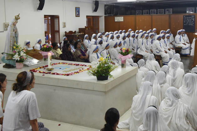 Indien, Eindrücke am Geburtstag von Mutter Teresa
