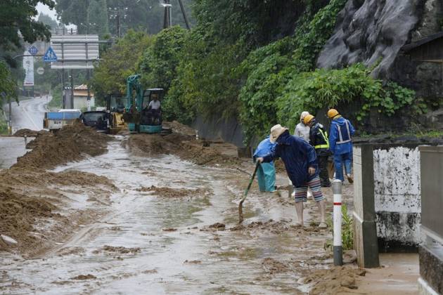 Japan: Landslide following heavy rain in Himi