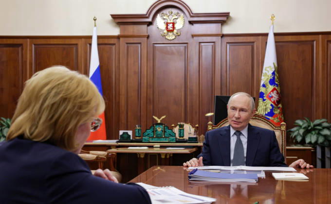 Russland, Wladimir Putin trifft Weronika Skworzowa in Moskau