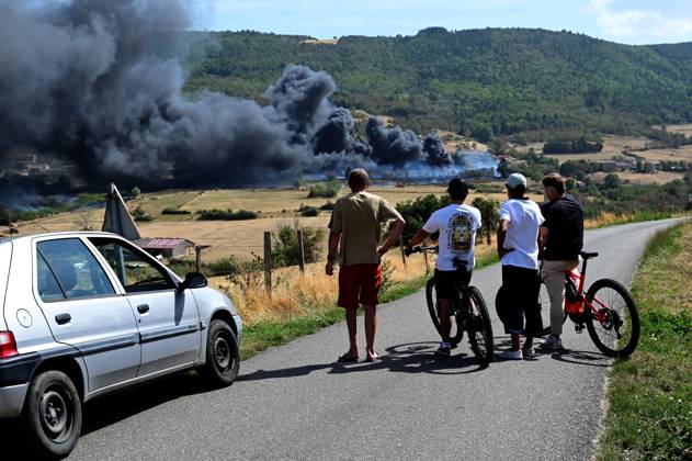 Frankreich, Flächenbrand in Brossainc im Departement Ardeche