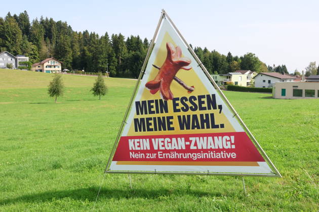 Schweiz, Plakate zur Volksabstimmung über die Ernährungsinitiative