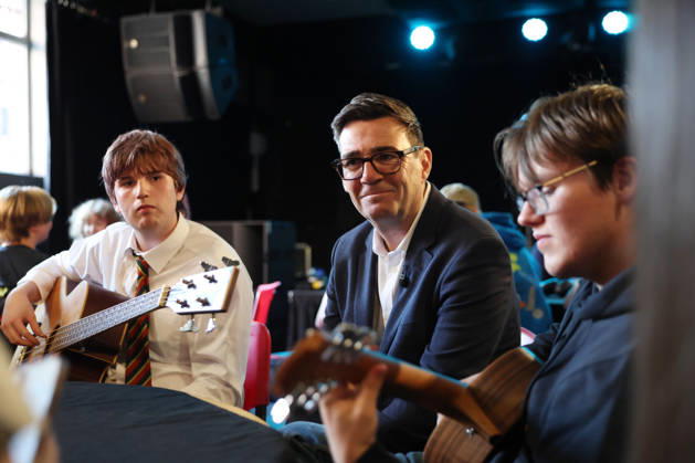 United Kingdom: Andy Burnham visits Belfast