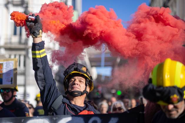 Spain: Rally by the forest fire brigade against poor conditions within the Madrid regional fire service