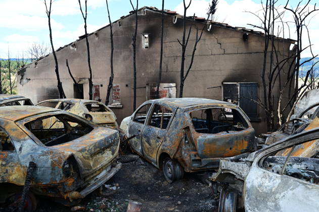 Frankreich, Schäden durch Flächenbrand in Brossainc im Departement Ardeche