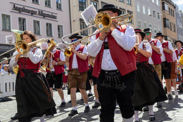 Bayern, traditioneller Plärrerumzug in Augsburg