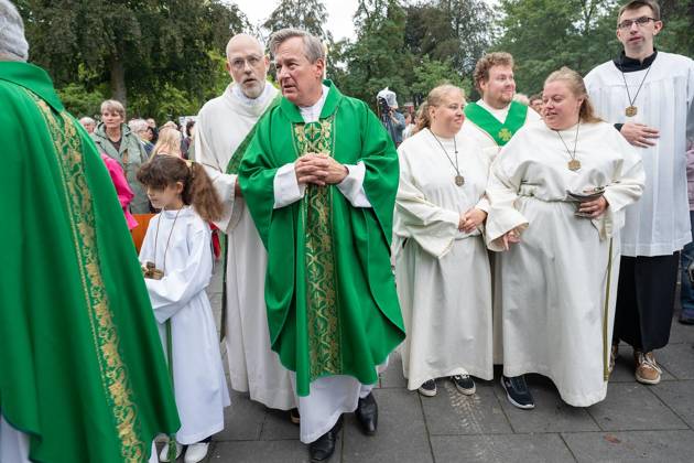 NRW, stadtweiter Gottesdienst unter dem Motto Über Brücken Gehen in Oberhausen