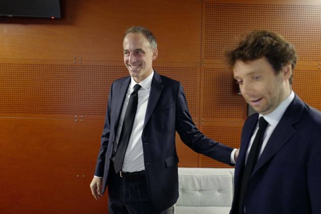 Frankreich, Raphael Glucksmann bei France 2 in Paris