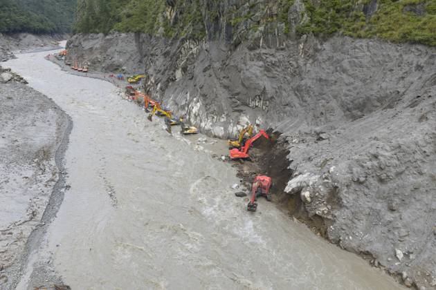 China, Rettungseinsätze nach Schlammlawine in Region Gyirong