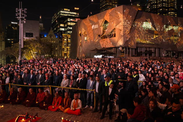 Australia: People in Melbourne pay tribute to the victims of the flash flood disaster in Asia