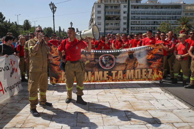 Greece, protest by seasonal firefighters