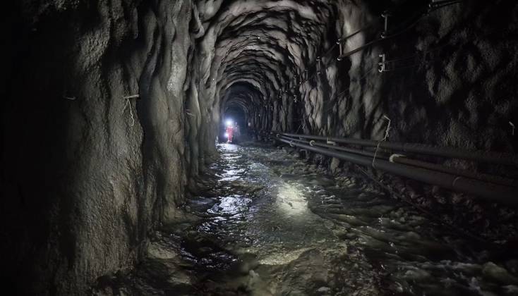 Nepal: Rescue workers search for survivors in a tunnel following a flash flood