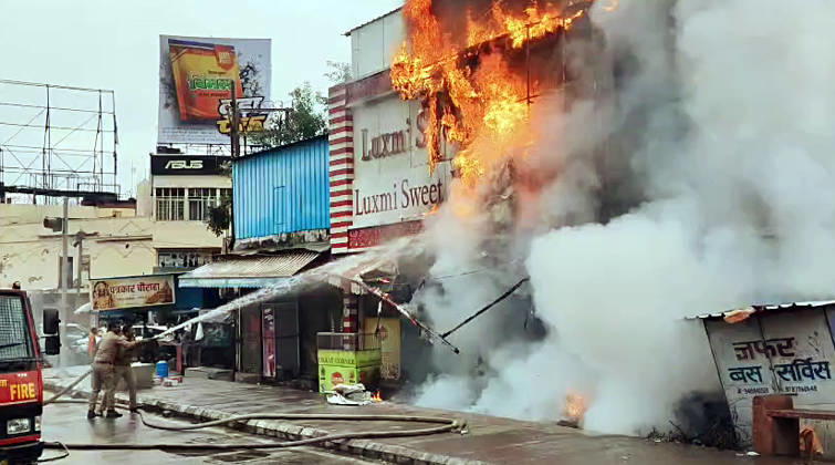 India, building fire in Ayodhya