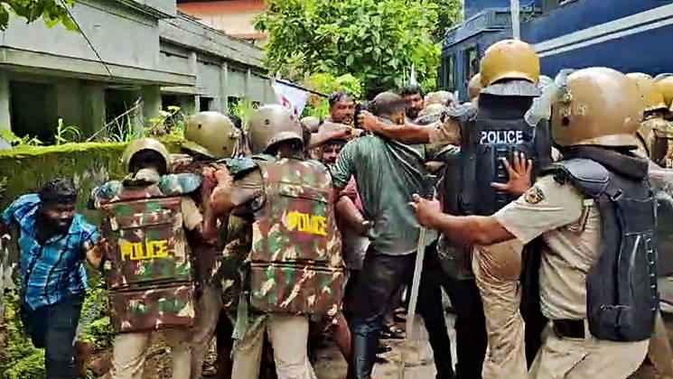 Indien, Protest in Keralam