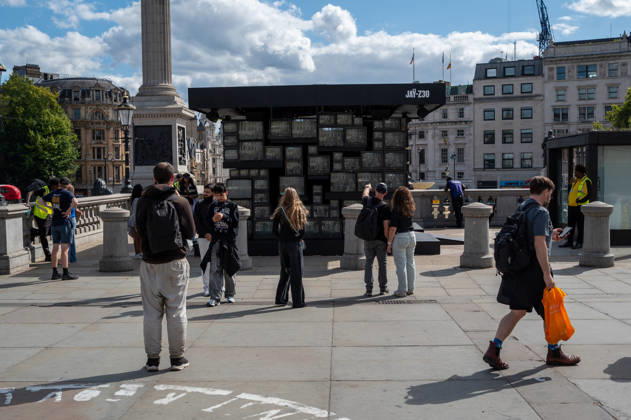 London, JAŸ-Z30 Installation