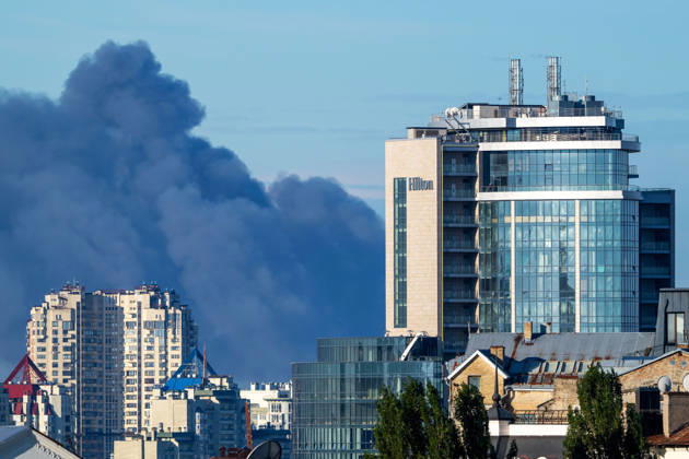 War in Ukraine: smoke following a Russian attack on Kyiv