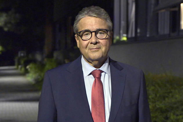 Berlin, Sigmar Gabriel at a photo shoot