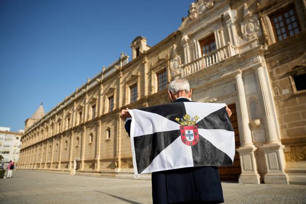 Spanien: Ceuta-Tag, Flaggenzeremonie am Andalusischen Parlament in Sevilla