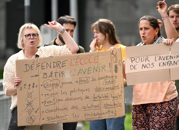 Belgien, Lehrerprotest vor Plenarsitzung im Wallonischen Parlament, Brüssel