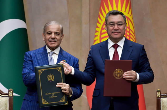 Kyrgyzstan: Sadyr Japarov and Shehbaz Sharif meet in Bishkek