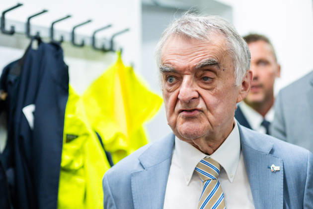 Herbert Reul, Minister for the Interior of North Rhine-Westphalia, breaks his hip – archive footage