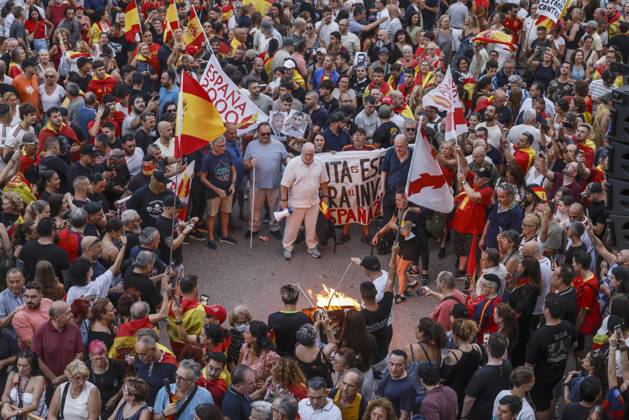 Spain: Protest against migrants on Ceuta Day in Valencia