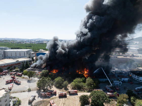 Turkey: Major fire at a logistics warehouse in Istanbul