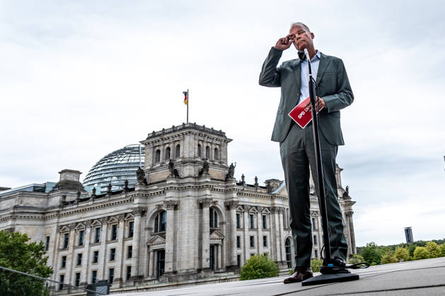 Berlin, press statement on the SPD closed-door meeting