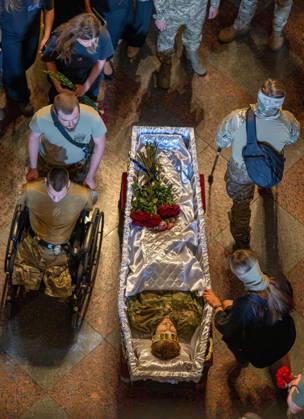 War in Ukraine: Memorial service for fallen soldiers in Kyiv
