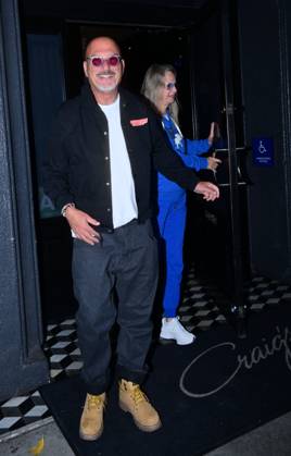 Celebrity, Howie Mendel unterwegs in West Hollywood