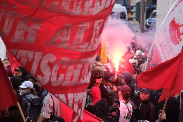 NRW, Demonstration gegen die Rüstungsindustrie und Verteidigungspolitik in Köln