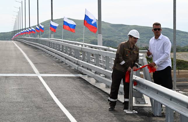 North Korea and Russia open their first road bridge