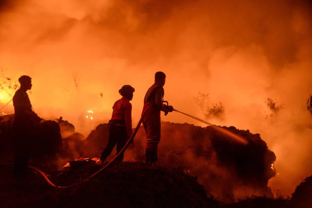 Indonesia, fire at a landfill site in Bogor