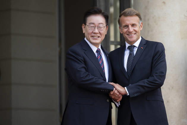 Frankreich, Emmanuel Macron trifft Lee Jae Myung in Paris