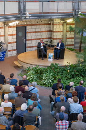 NRW, local discussion at the Oase of the Europaschule Bornheim