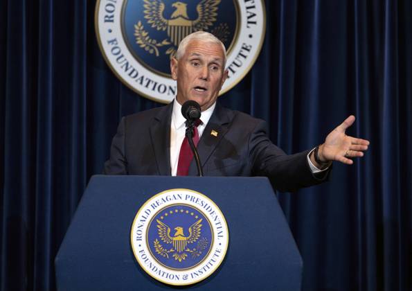 USA, Mike Pence stellt Buch in Simi Valley vor