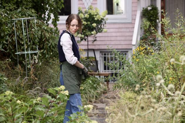 Celebrity: Emma Stone on set of *Catch* in New York