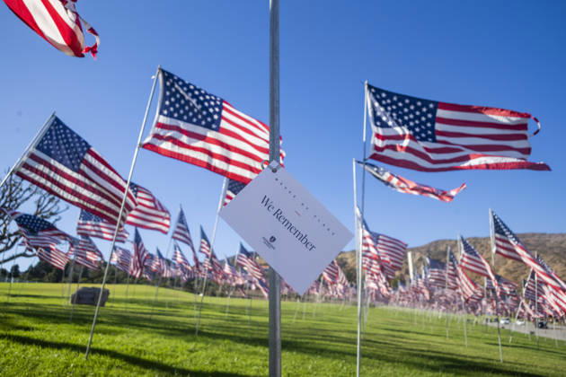 USA, Flaggenfeld zum 25. Jahrestag von 9/11 in Malibu