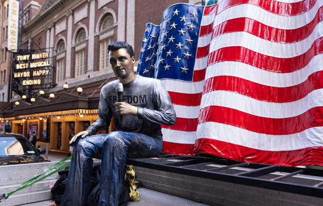 USA, Charlie Kirk Statue am Times Square enthüllt in New York