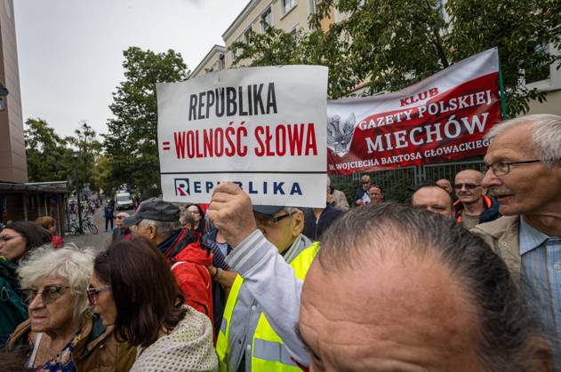 Poland: Jarosław Kaczyński during a protest rally outside the Warsaw Academy of Justice