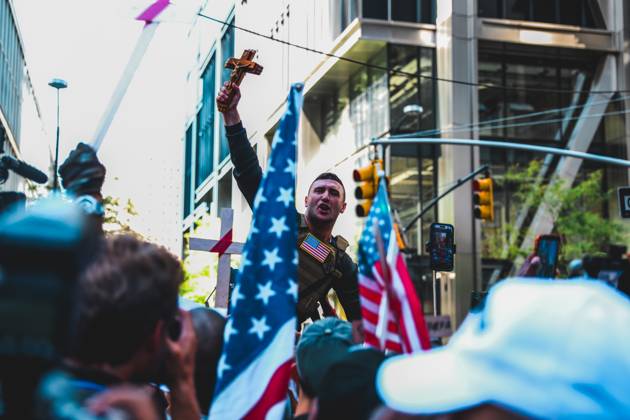 USA, Crusader March organisert von rechtsextremem Aktivisten Jake Lang und Gegenprotest anlässlich 9 11 in New York