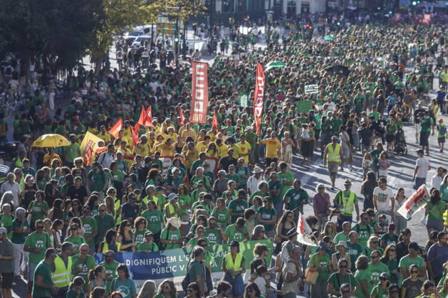 Spain: Demonstration in support of state schools in Valencia