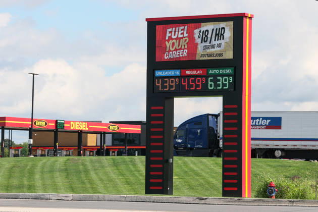 USA, hohe Kraftstoffpreise an Tankstellen