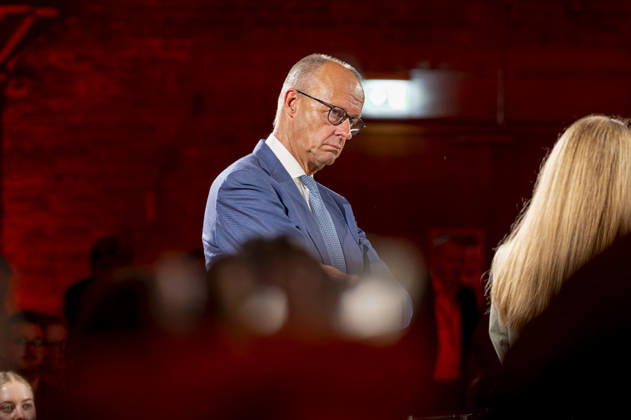 Berlin: Friedrich Merz meets young people