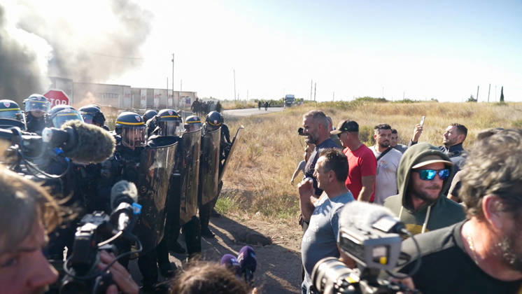 France: Fishermen block the Frontignan oil depot