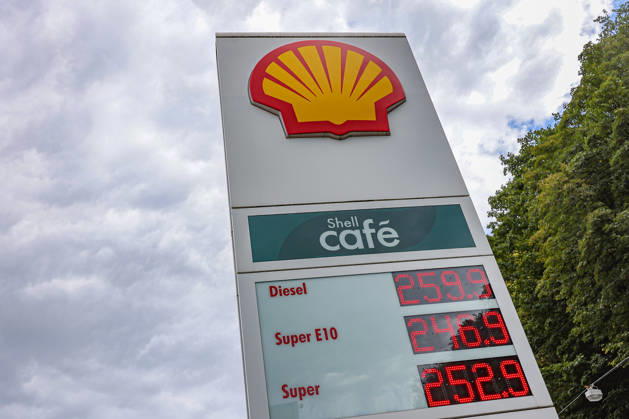North Rhine-Westphalia, price board at a petrol station in Siegen